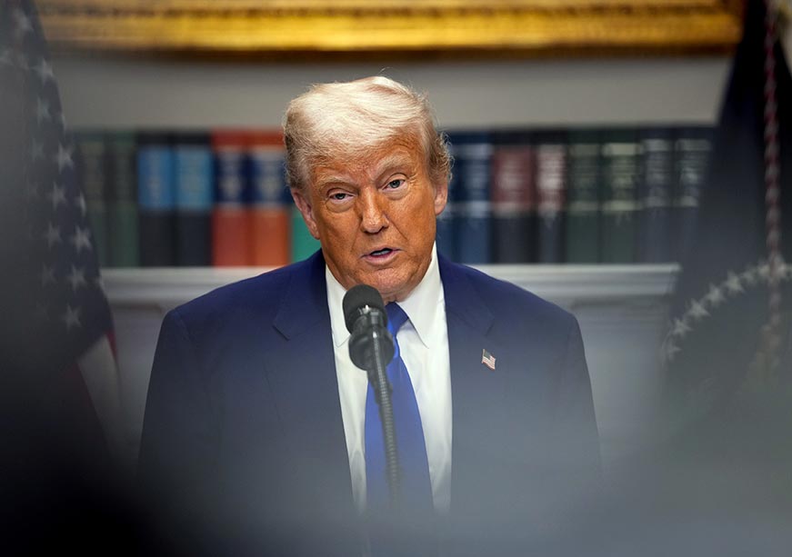 Dow Plummets Over 400 Points as Trump’s 50% EU Tariff Threat Sparks Market Jitters